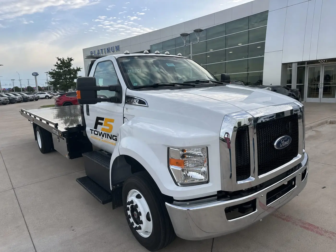 F5 Towing flatbed tow truck